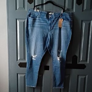 Levi's Women's Distressed Skinny Jeans in Medium Blue